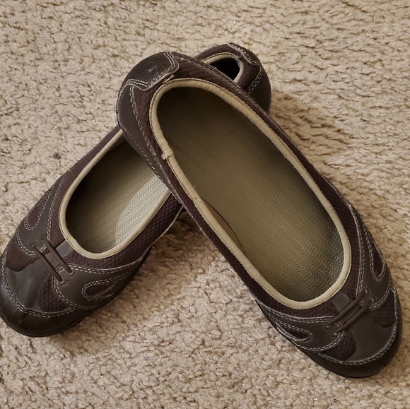 Woman's Shoes - Picture 2 of 3